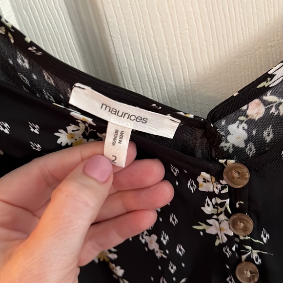 Floral black top - Picture 6 of 6